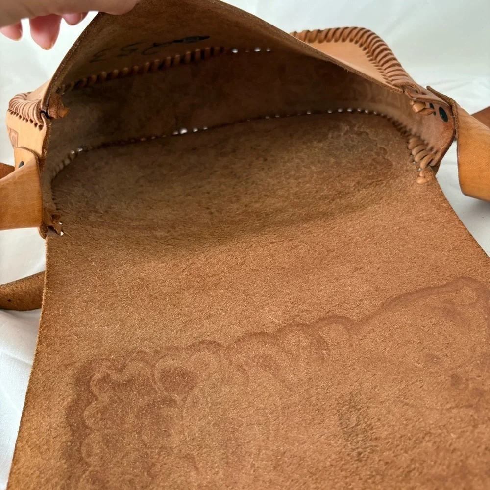 Vintage 70s tooled leather purse crossbody tan brown